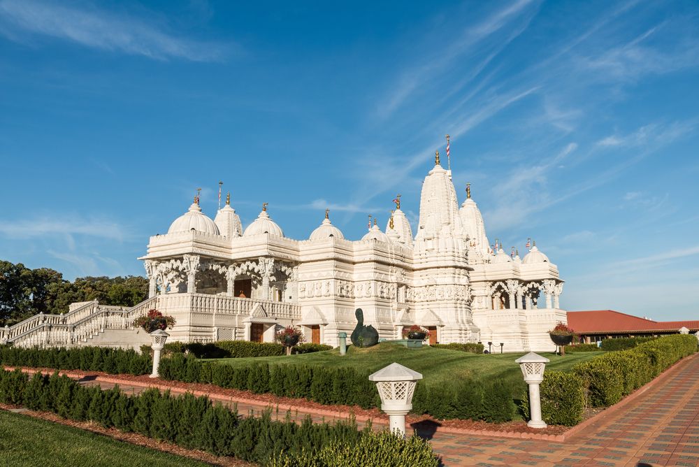 Facade of BAPS Shri Swaminarayan Mandir Chicago