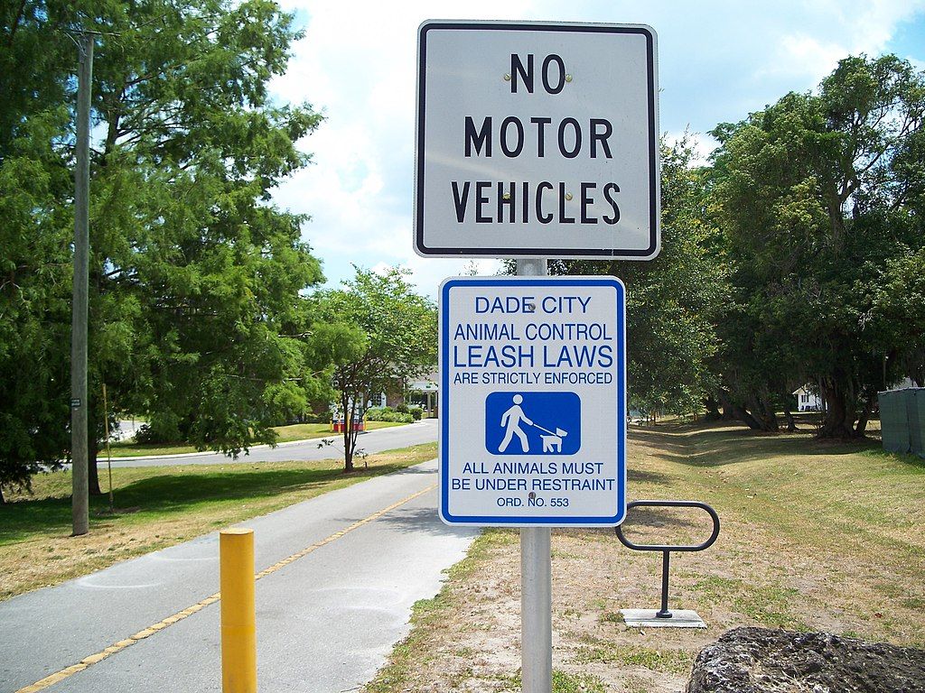 Signages at Hardy Trail's starting point