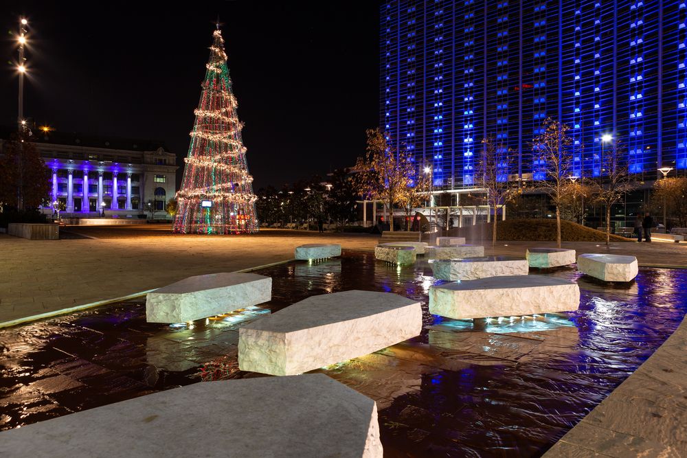Night scene at Main Street Garden Park