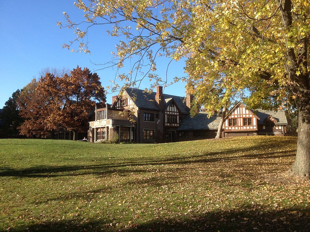 The grounds of Mayslake Peabody Estate
