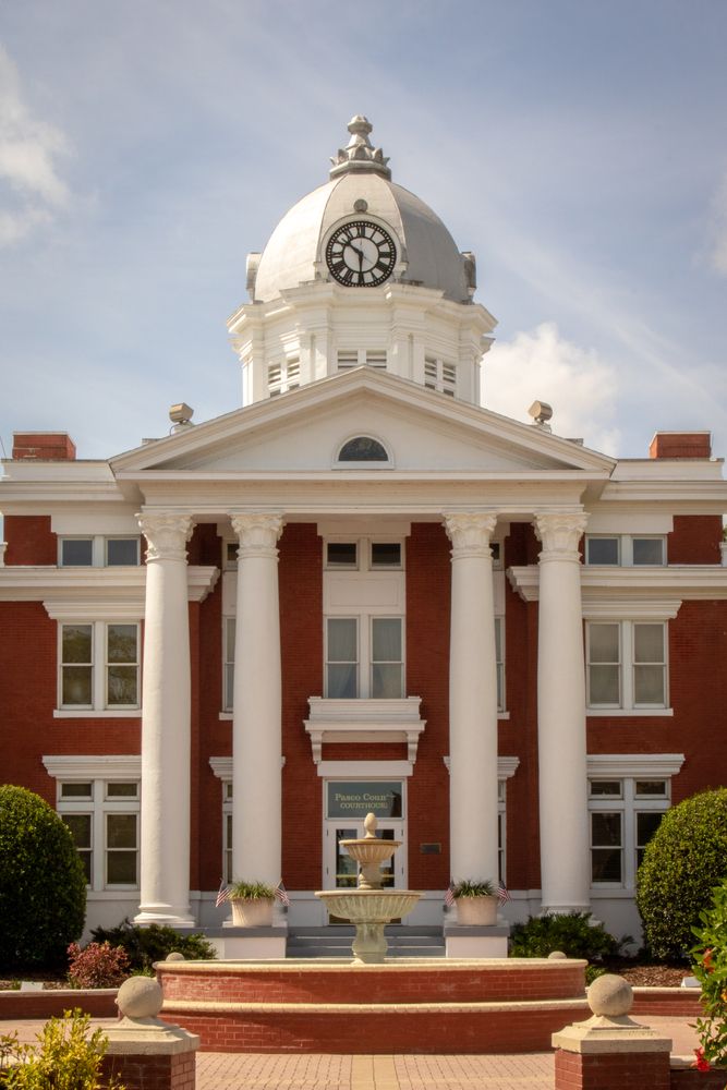 Front view of Pasco County Courthouse's exterior