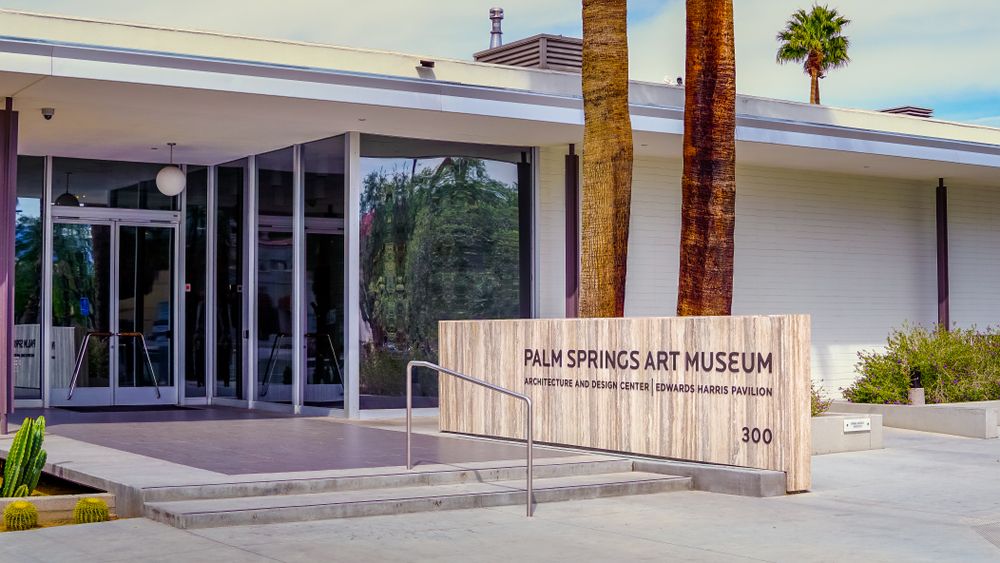 Name sign of the Palm Springs Art Museum.