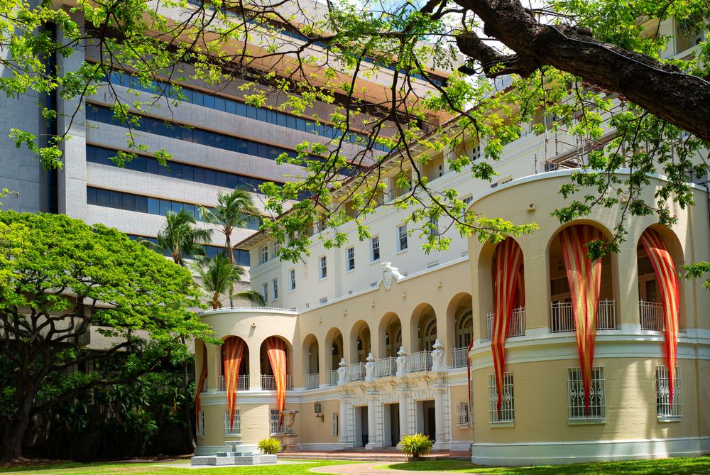 Side view of Hawaii State Art Museum's exterior