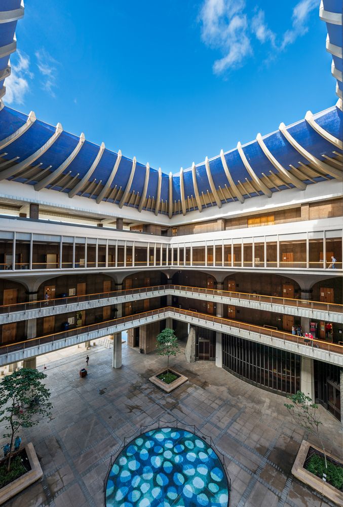 The open air atrium of Hawaii State Capitol