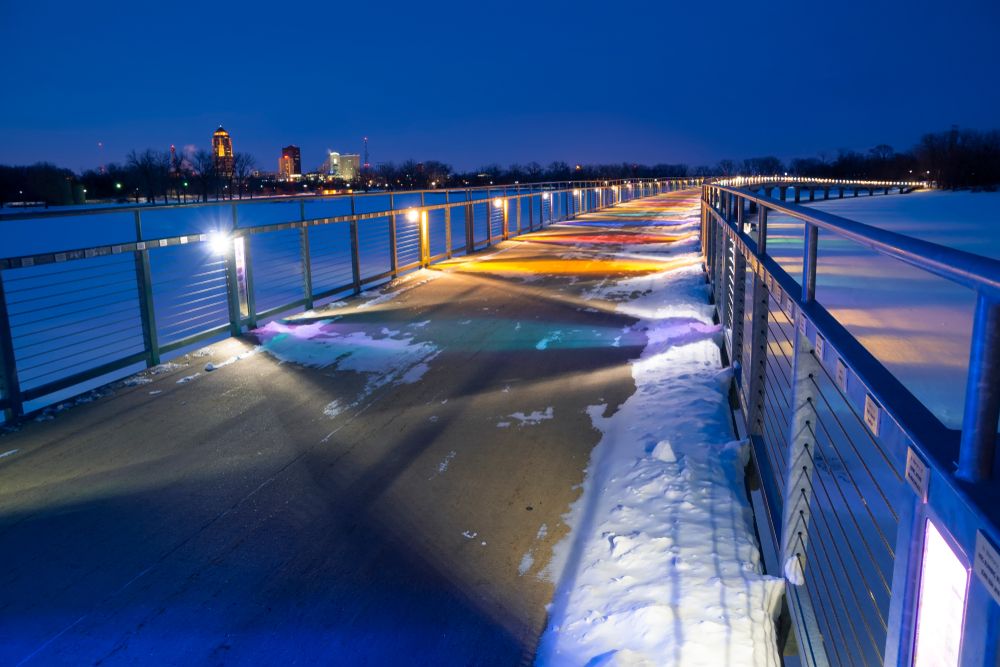 Night scene at Gray's Lake Park