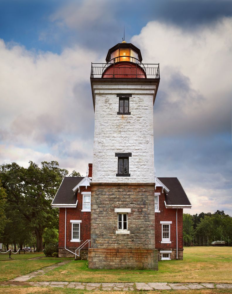 Daytime view of the Dunkirk Lighthouse