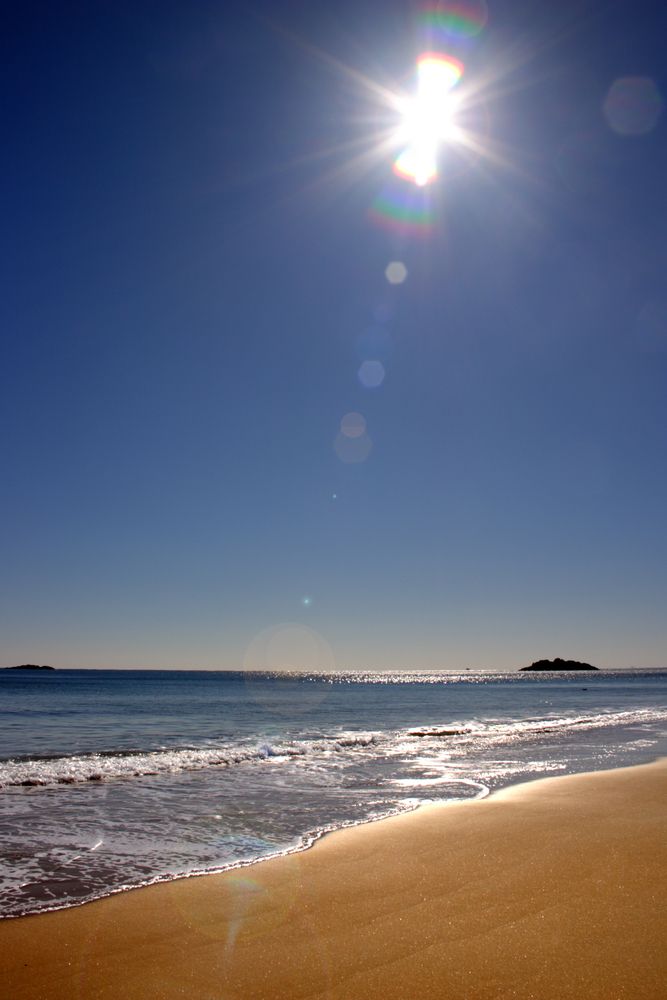 Sunny day at Singing Beach