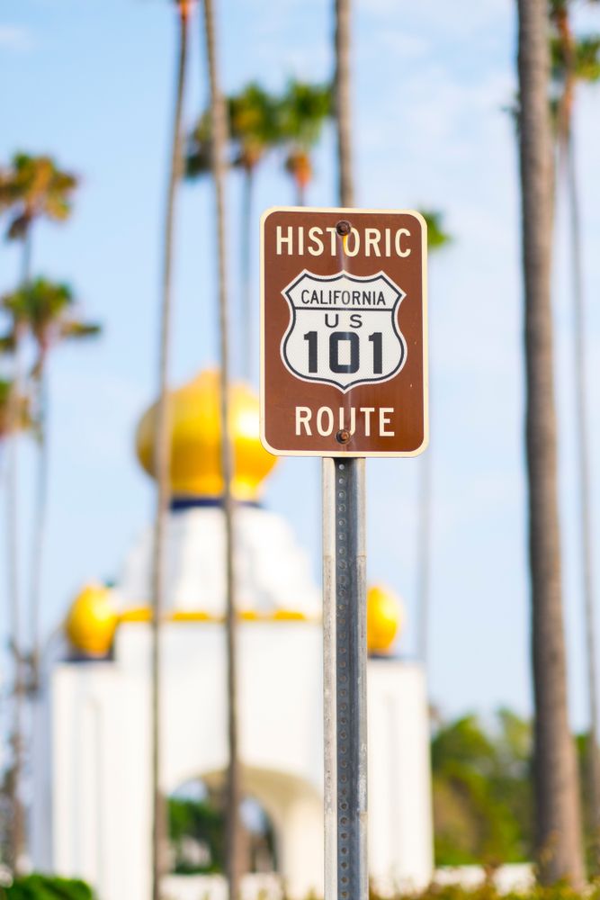 Signage of Encinitas 101