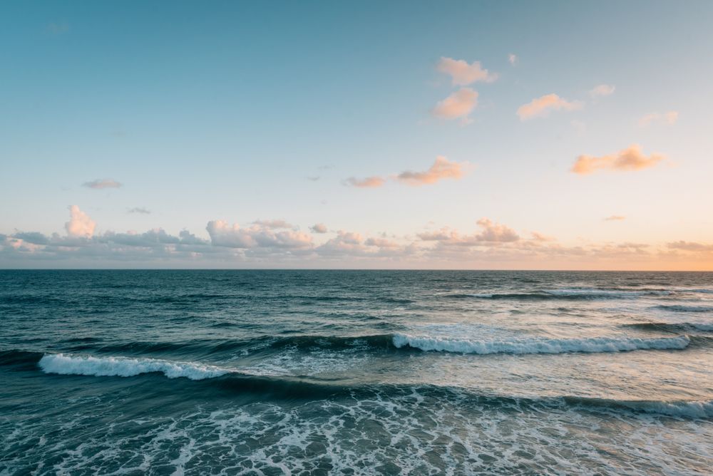 Water waves at Swami's Beach