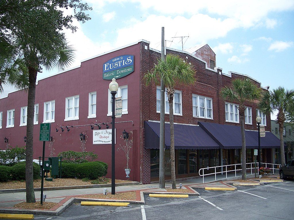 A building at Downtown Eustis