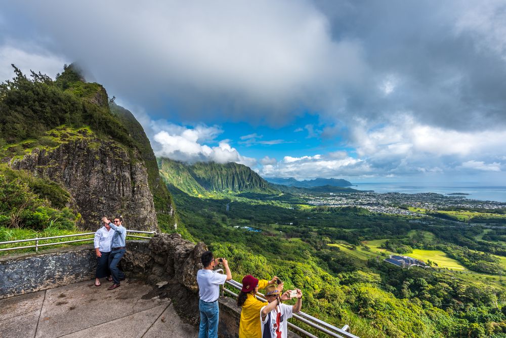 People admiring the view from Nuuanu Pali Lookout