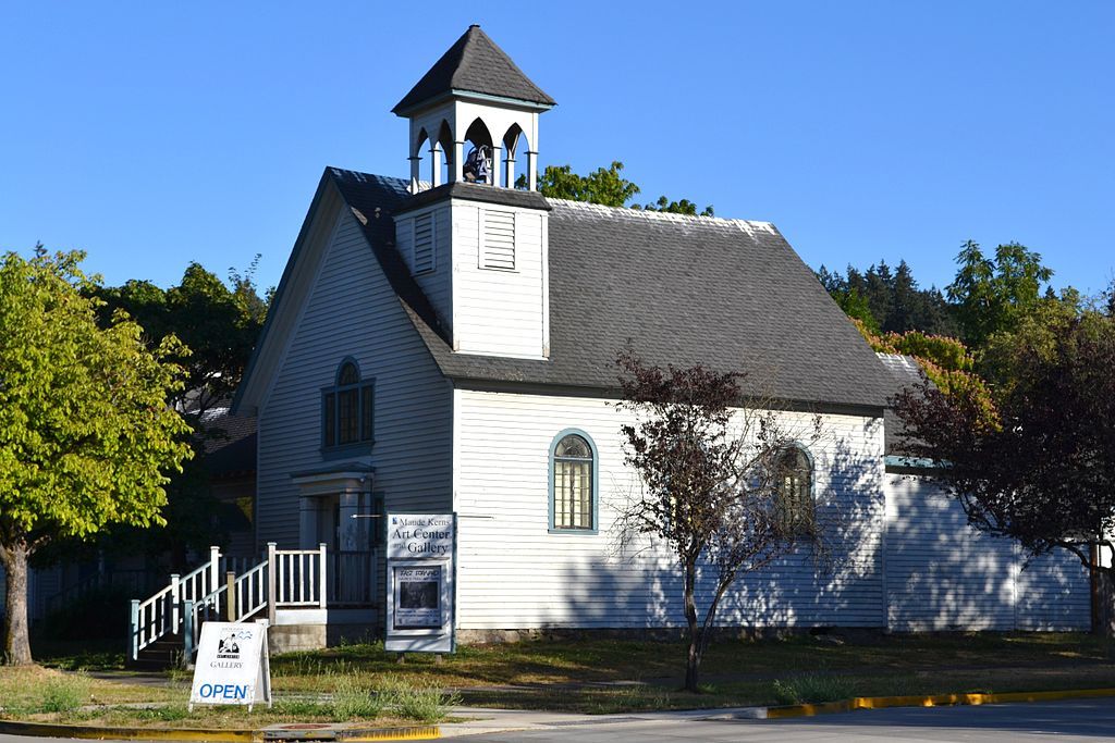 Exterior of Maude Kerns Art Center
