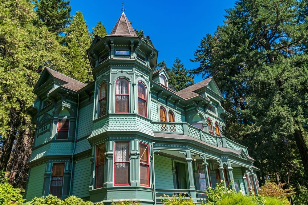 Exterior of the Shelton McMurphey Johnson House