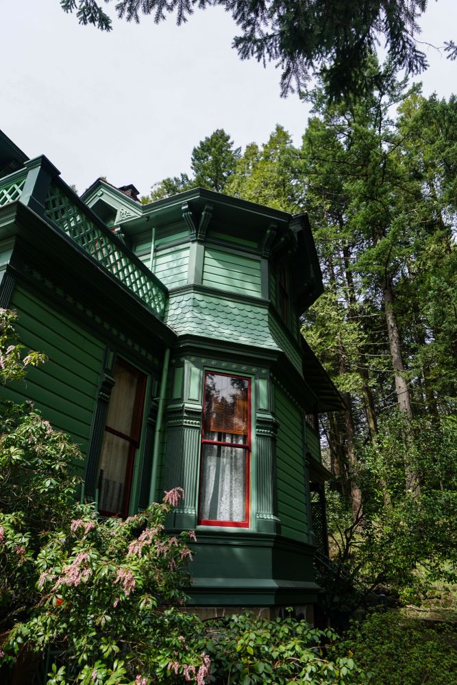 Facade of the Shelton McMurphey Johnson House