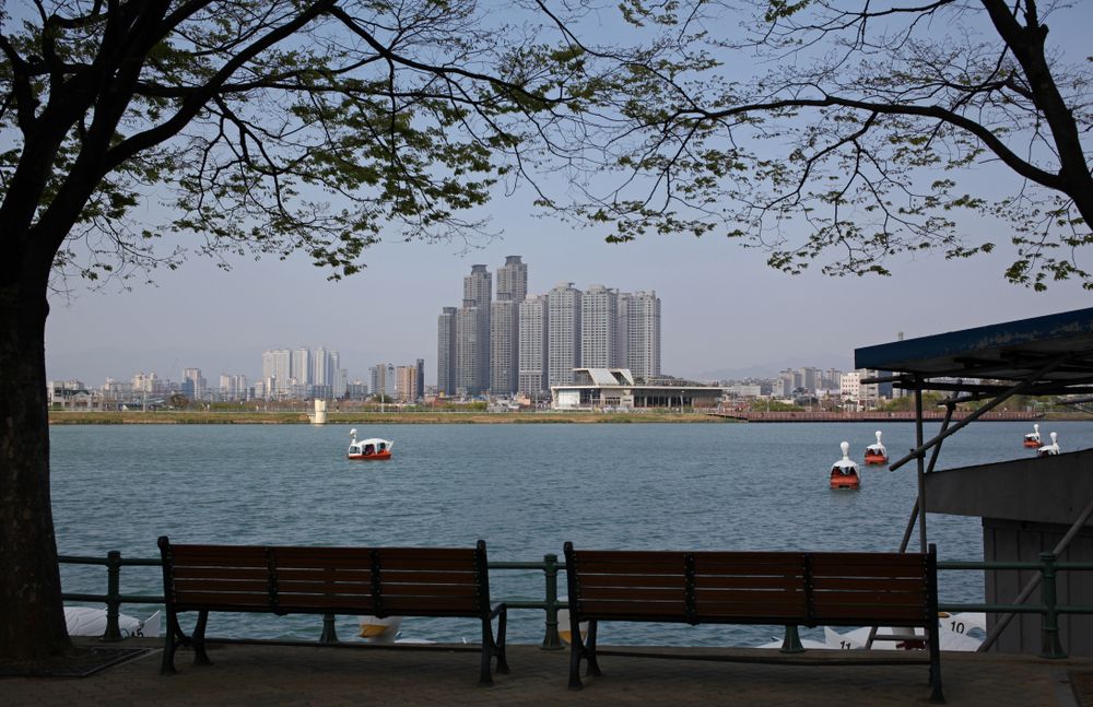 View of Suseong Lake