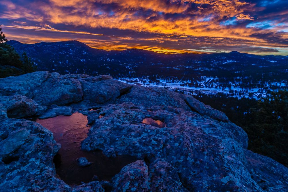 Scenic night scene at Three Sisters Park