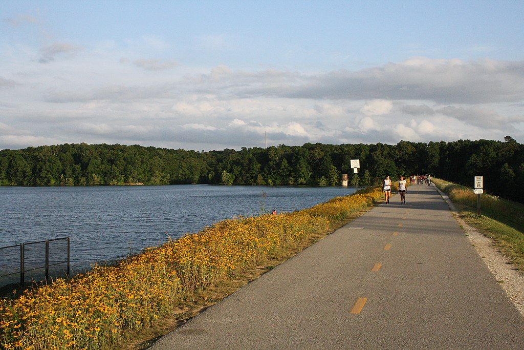 Lakeside trail of Razorback Regional Greenway