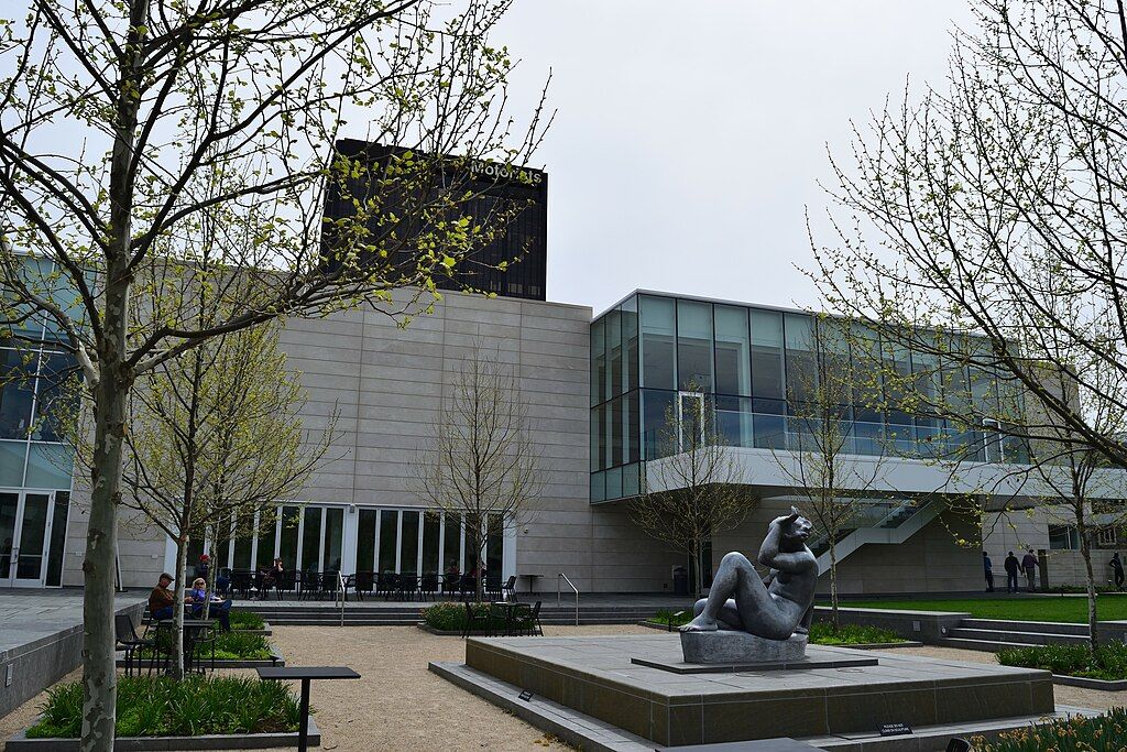 Statue at Columbus Museum of Art