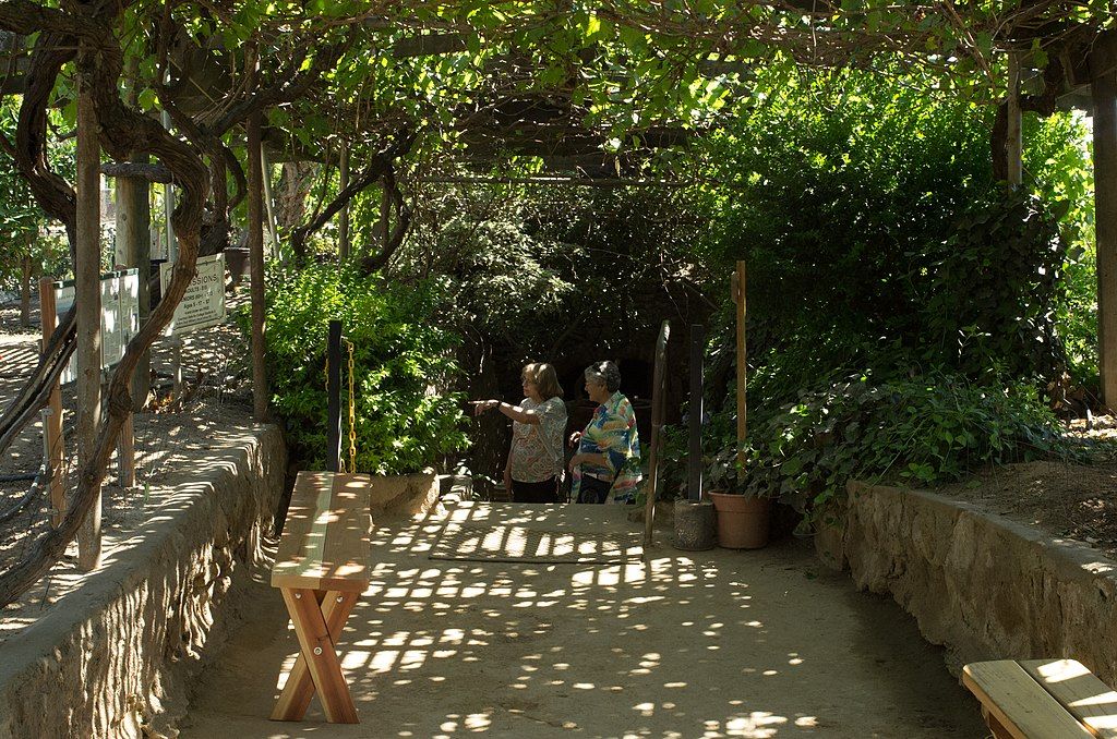 A shaded trail at Forestiere Underground Gardens