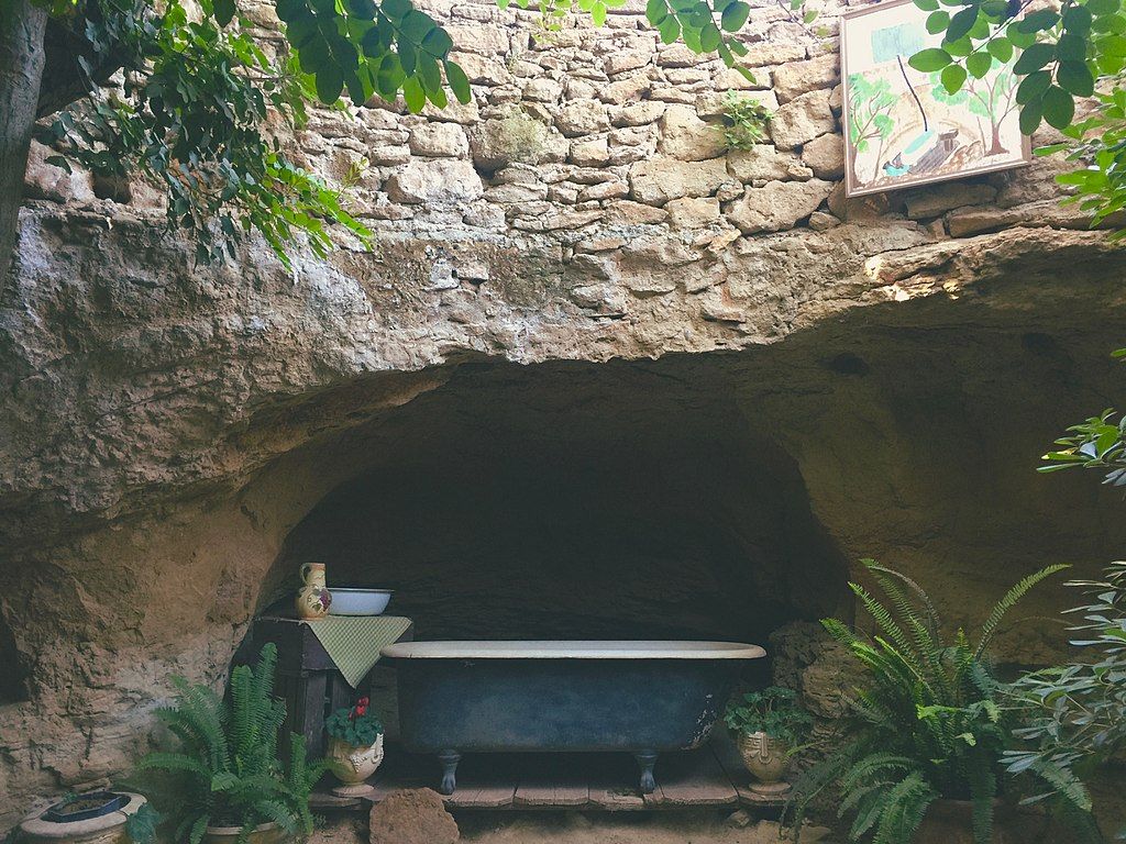 A tub at Forestiere Underground Gardens