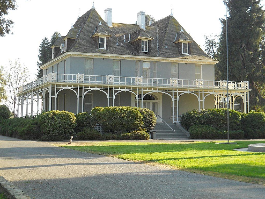 Exterior of Kearney Mansion Museum