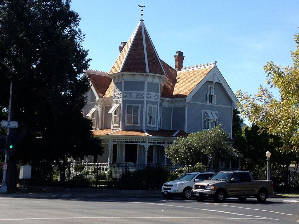 Exterior of Meux Home Museum