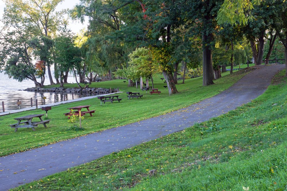 Picnic tables along Seneca Lake Wine Trail