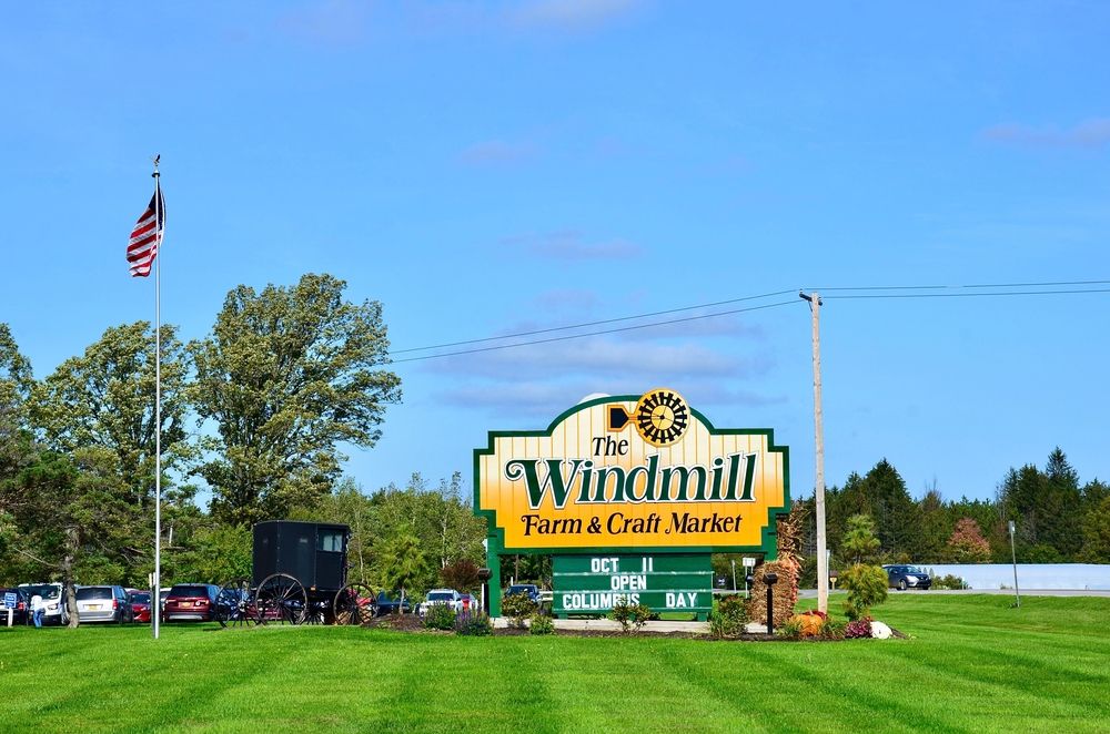 Welcome sign of the Windmill Farm & Craft Market
