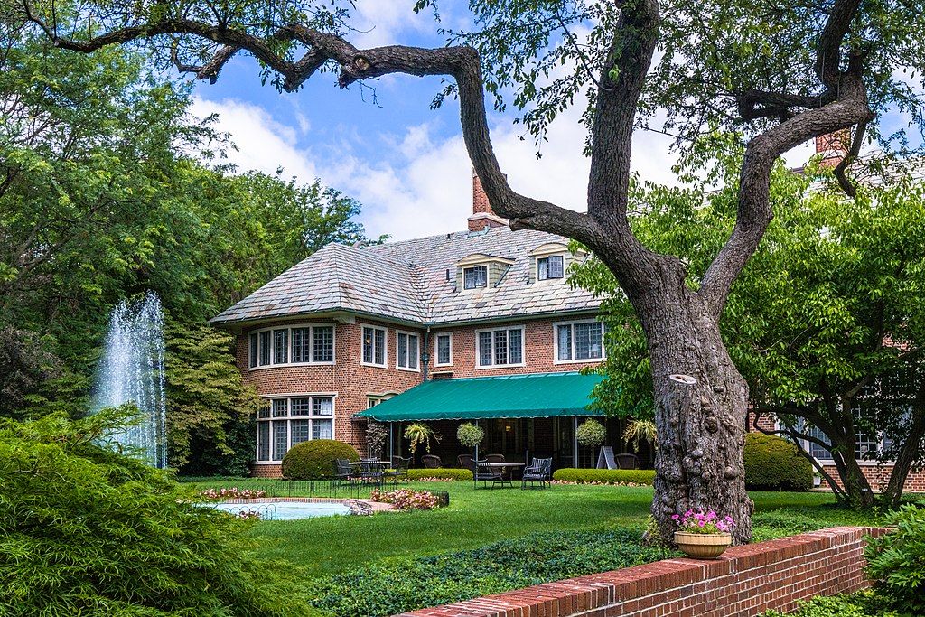 Exterior of Applewood Estate