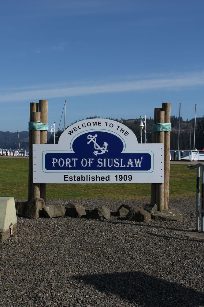 Welcome sign of Siuslaw Campground and port