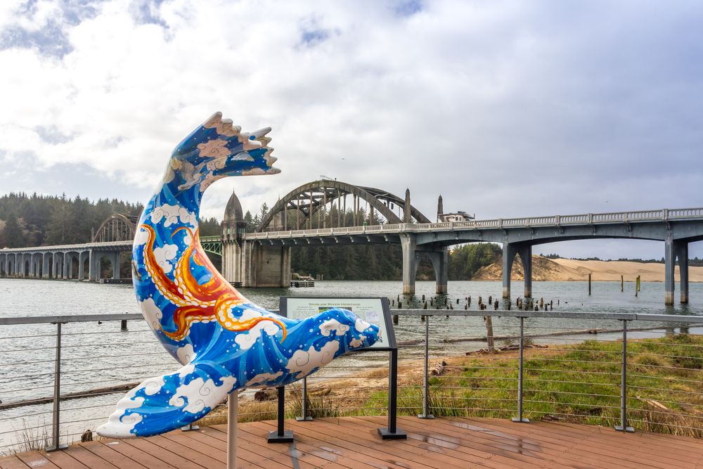 A colorful sea lion statue near Siuslaw River Bridge