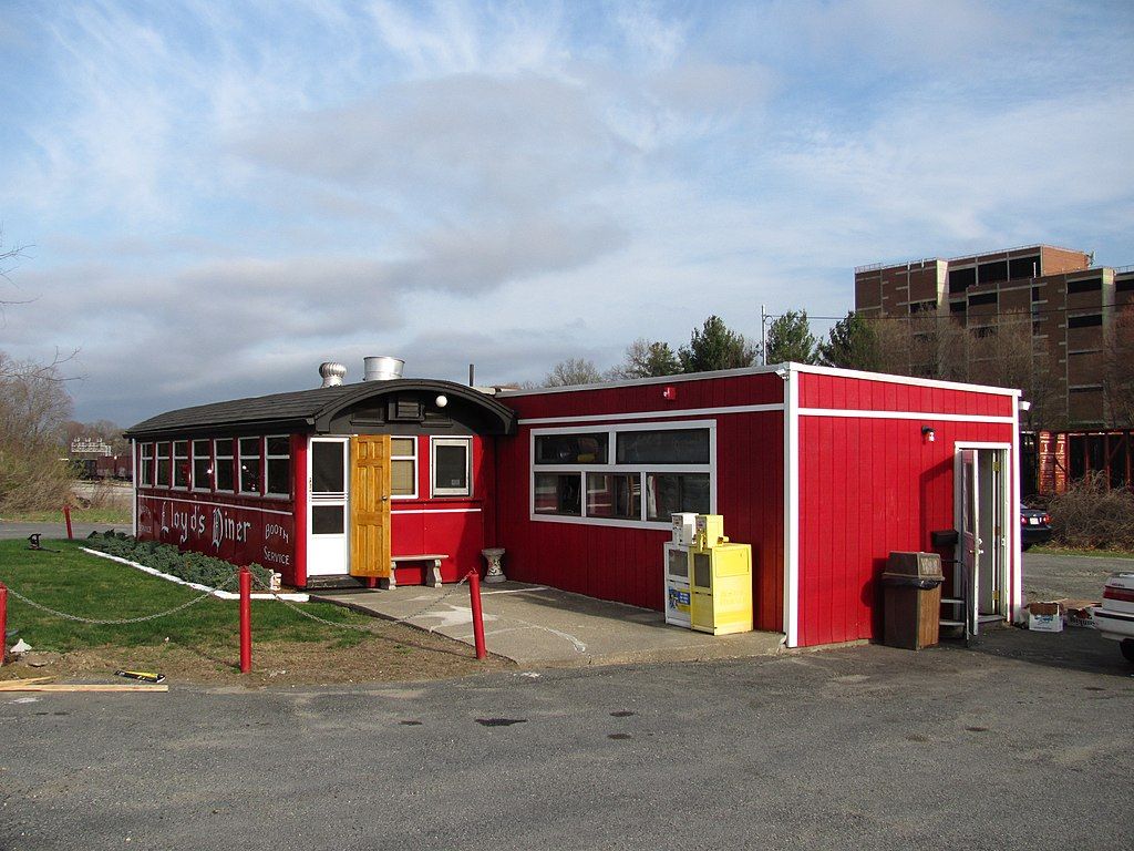 Exterior of Lloyd’s Diner