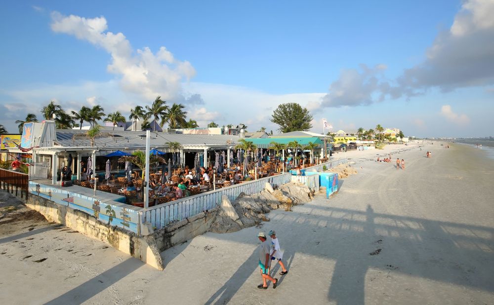 People at a Fort Myers Beach restaurant