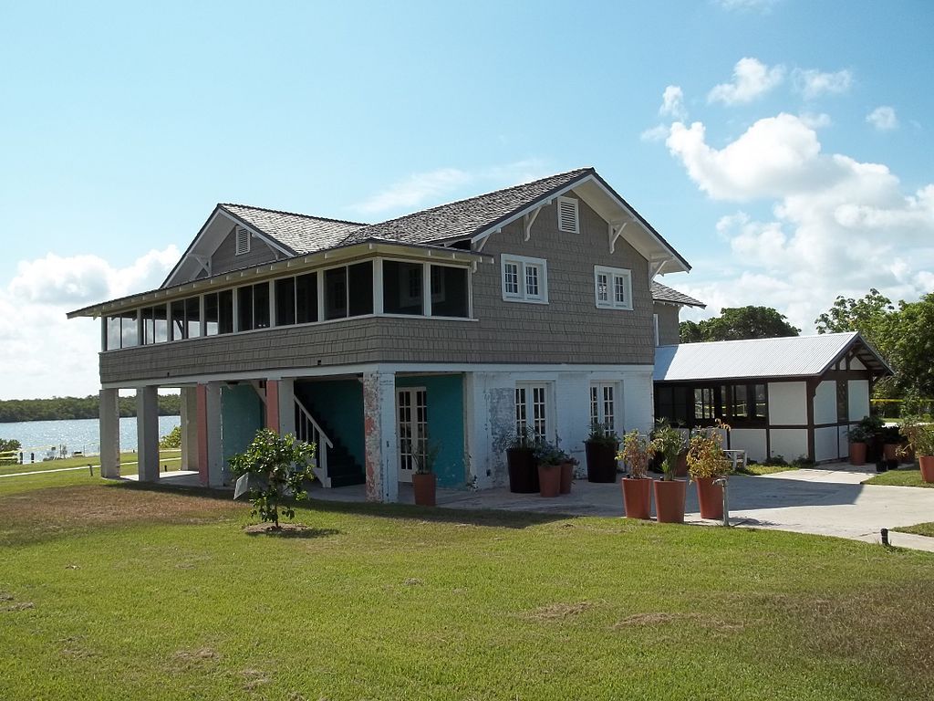 Exterior of the Mound House