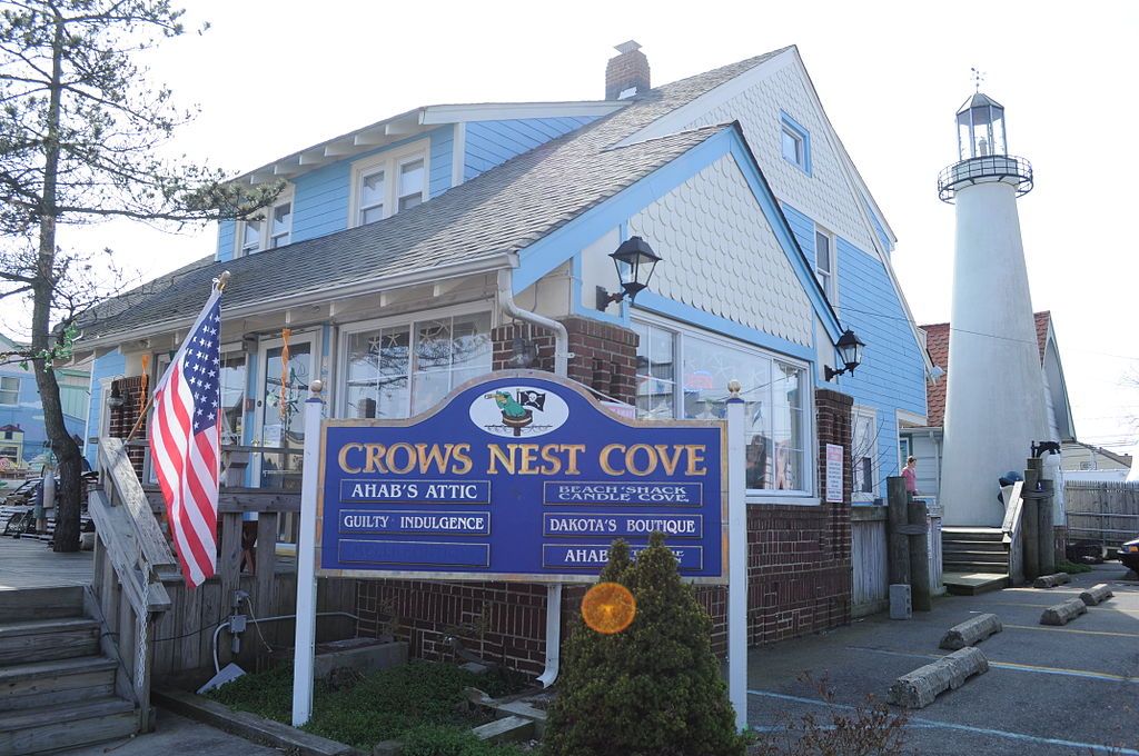 Signage of Crow's Nest Cove