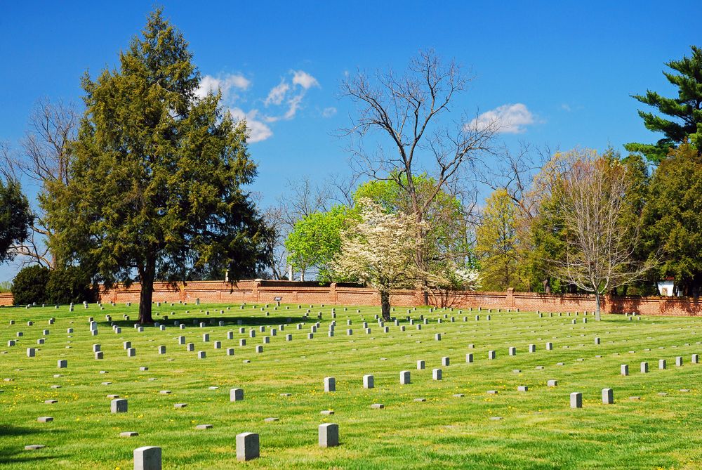 Graves in Fredericksburg National Cemetery 