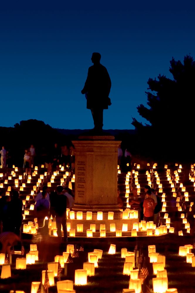 Candle-lighting in Fredericksburg National Cemetery 
