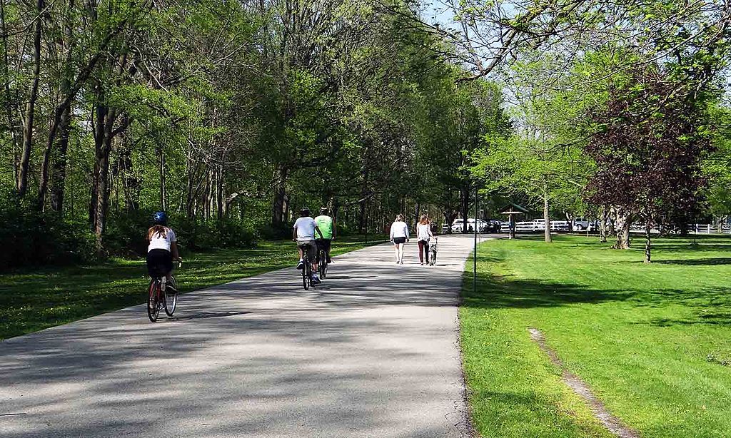 Bicycle ride along Rivergreenway