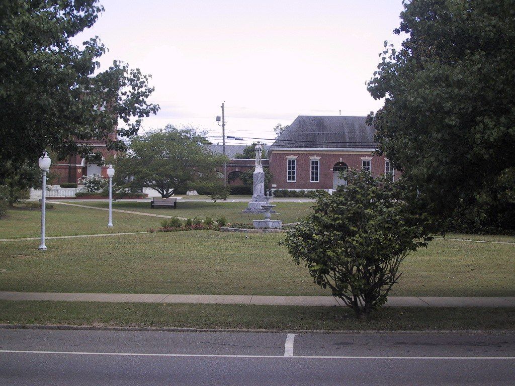 The grounds of Confederate Park