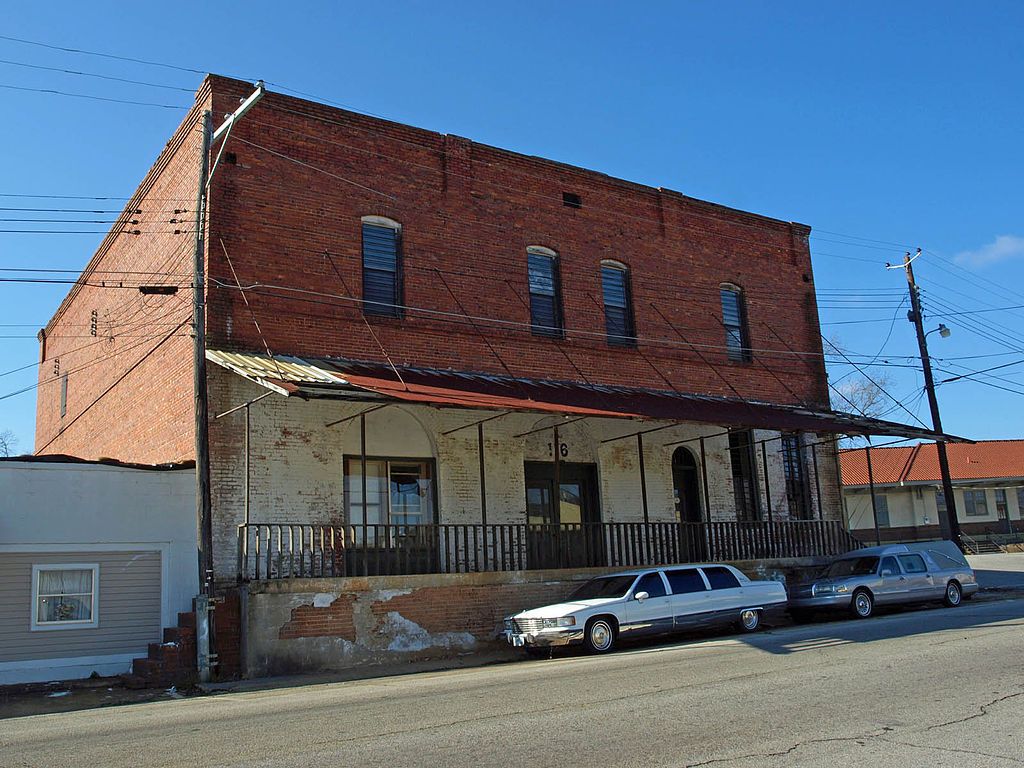 A building at West Commerce Street Historic District