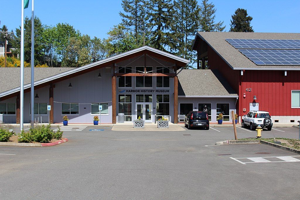 Exterior of the harbor history museum with the view of the entrance.