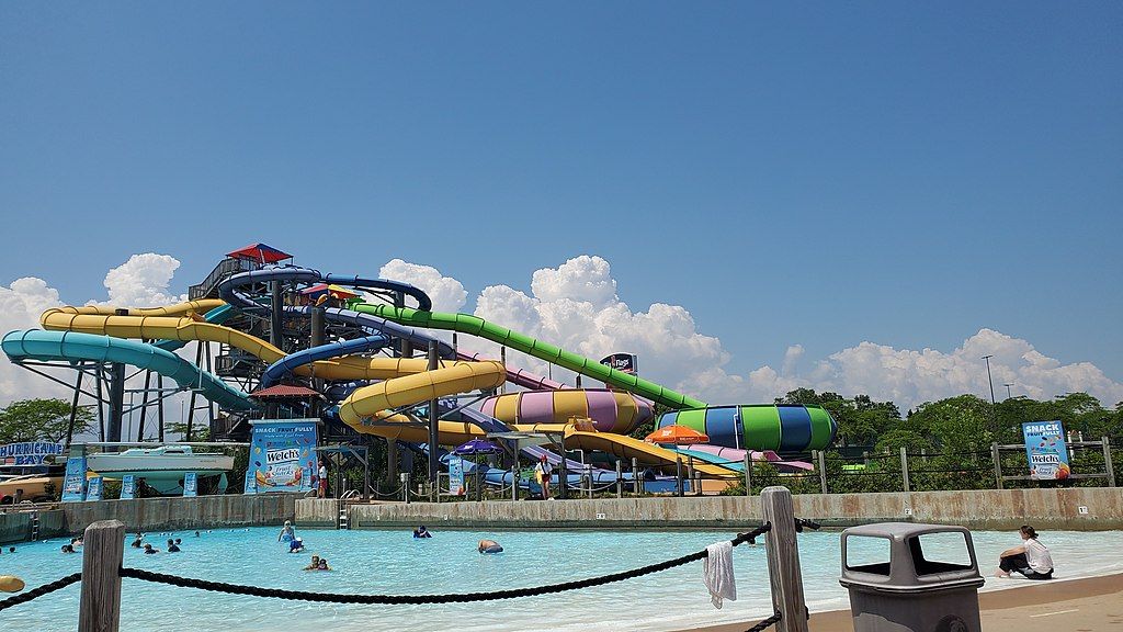 Wave pool at Hurricane Harbor Chicago