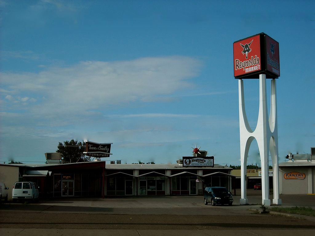 Exterior of Eugene’s Pizza