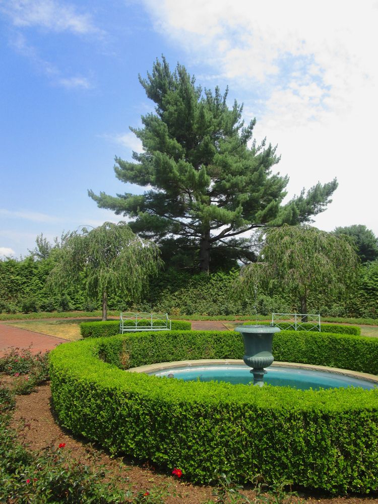 Water fountain at Boscobel House and Gardens