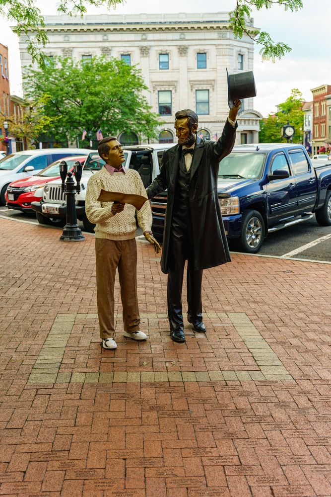 Lincoln statue in front of David Wills House