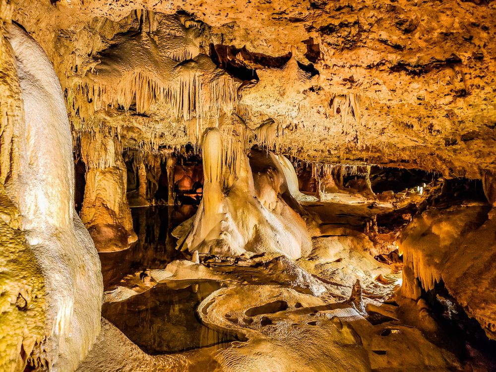 Rock formations in Inner Space Caverns