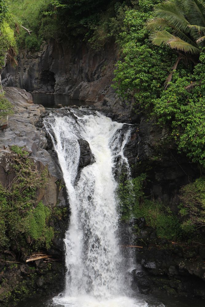 Closer view of Makahiku falls at Kīpahulu District