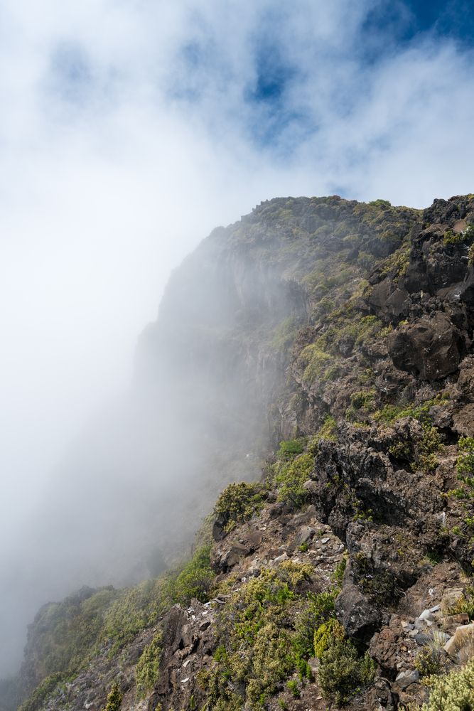 Thick clouds over Leleiwi Overlook