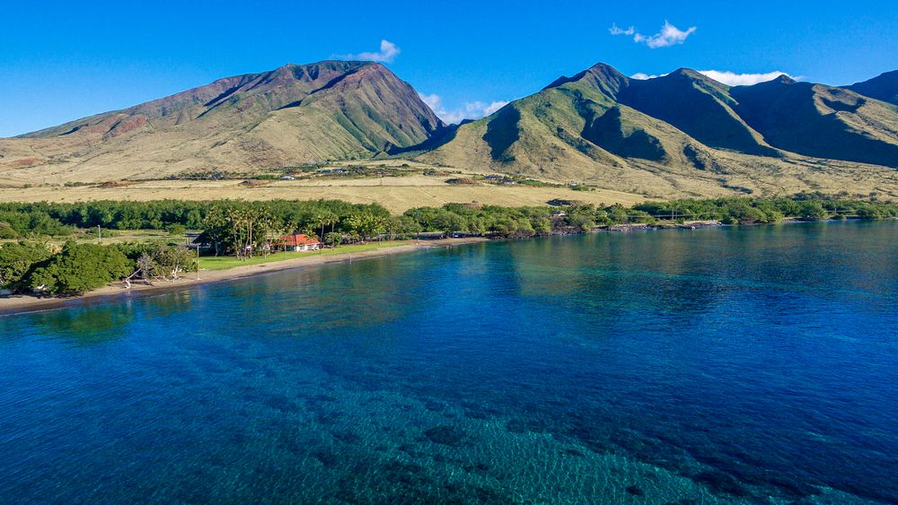 Scenic view of West Maui Mountains