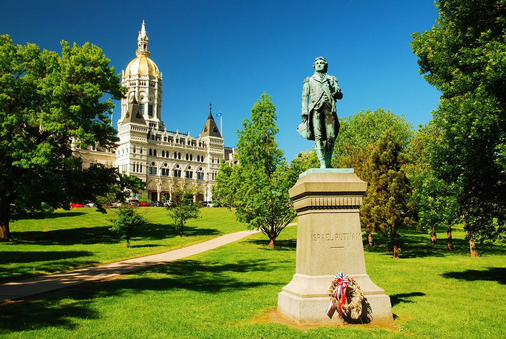 Statue of Israel Putnam in front of Connecticut State Capitol